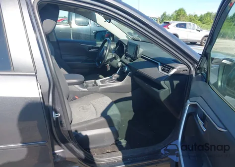 2020 Toyota Rav4 Xle z USA, uszkodzony, nr VIN 2T3P1RFV5LW110674